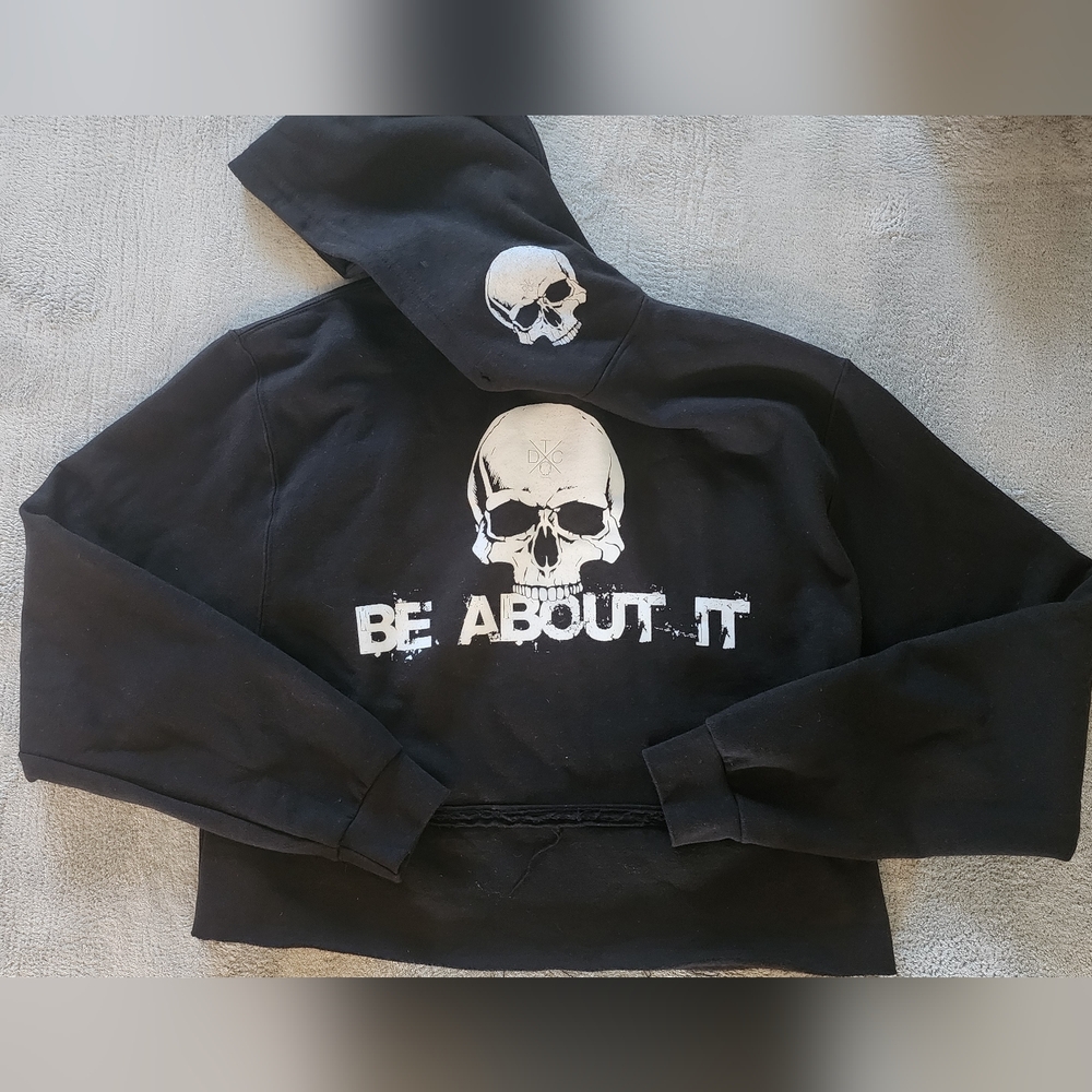 Skull Cropped Hoodie